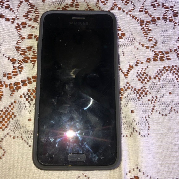 Samsung Android Smart Phone - Picture 4 of 4